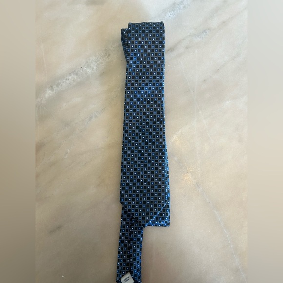 Izod Navy and Light Blue Geometric Tie - Picture 1 of 3